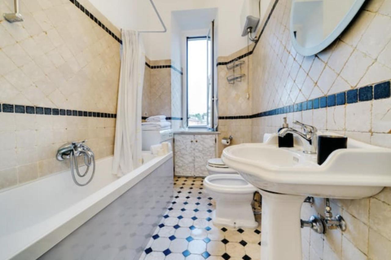 Sunny Flat In Elegant Building Close To Colosseum Rzym Zewnętrze zdjęcie