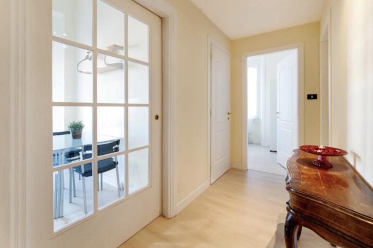 Sunny Flat In Elegant Building Close To Colosseum Rzym Zewnętrze zdjęcie