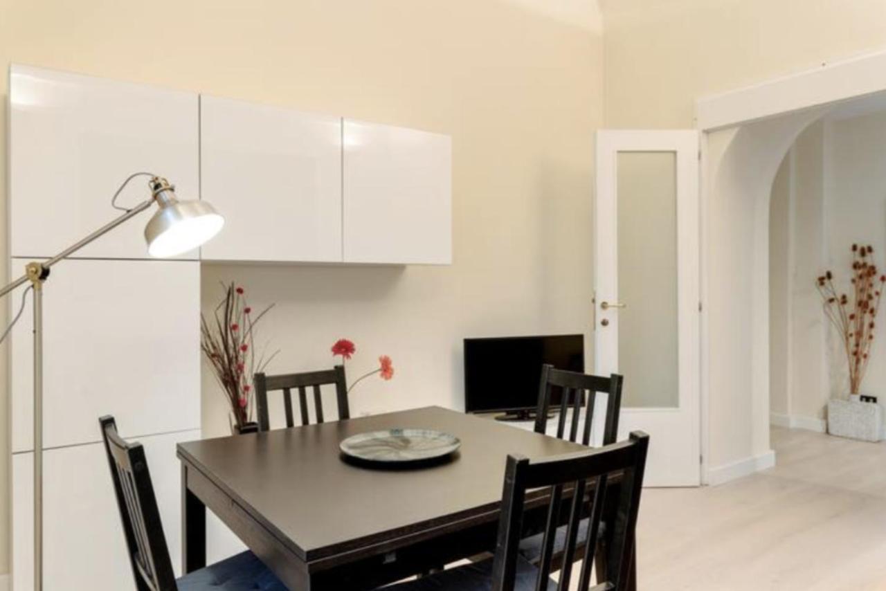 Sunny Flat In Elegant Building Close To Colosseum Rzym Zewnętrze zdjęcie