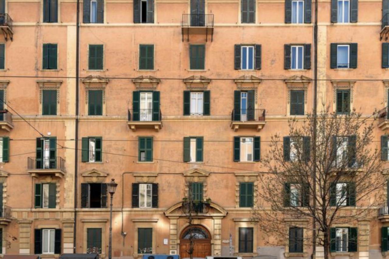 Sunny Flat In Elegant Building Close To Colosseum Rzym Zewnętrze zdjęcie