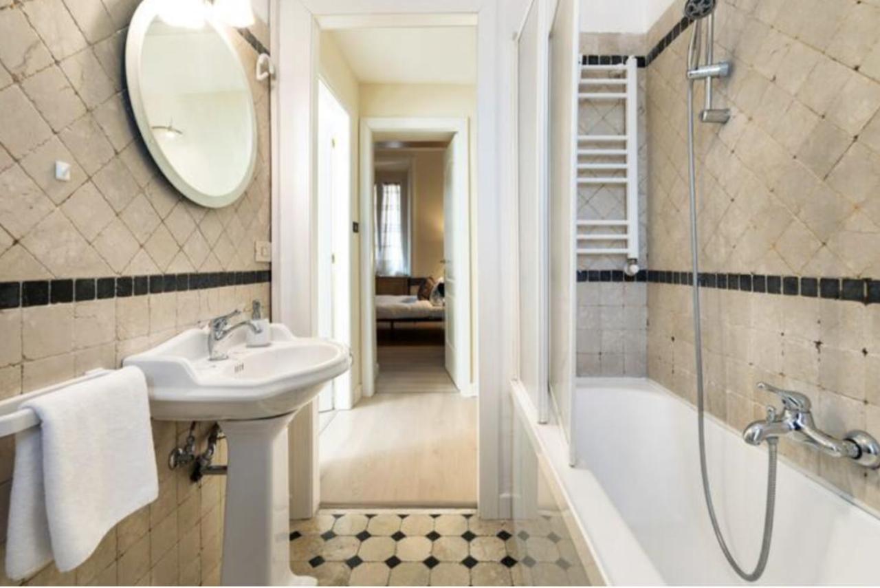 Sunny Flat In Elegant Building Close To Colosseum Rzym Zewnętrze zdjęcie