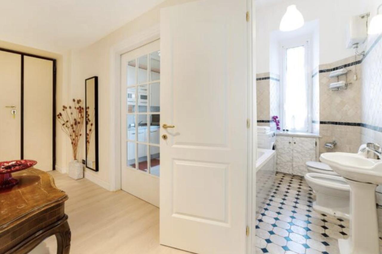 Sunny Flat In Elegant Building Close To Colosseum Rzym Zewnętrze zdjęcie